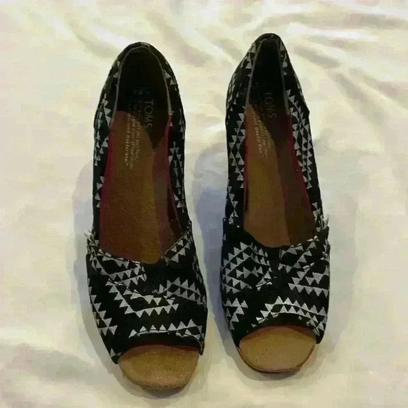 Tom’s Printed Wedges - Picture 1 of 8